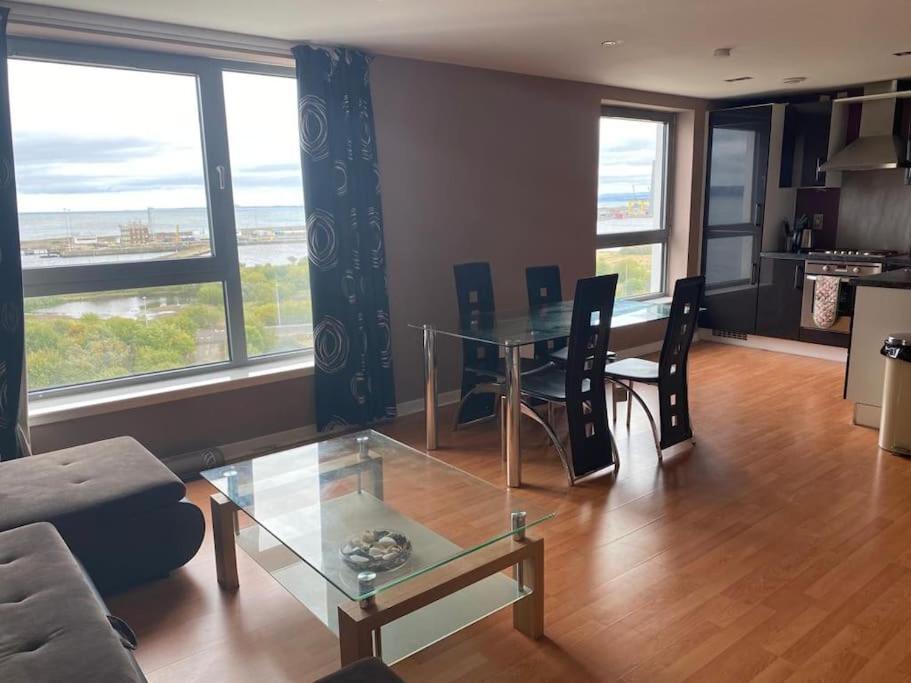 Modern 2 Bed Apartment With Stunning Seaside View EDI Exterior foto