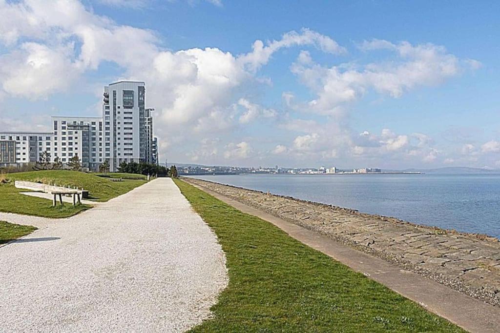 Modern 2 Bed Apartment With Stunning Seaside View EDI Exterior foto