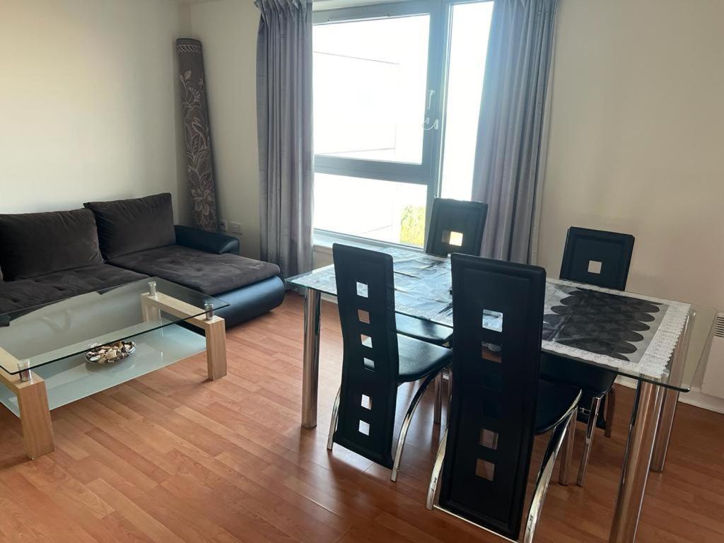 Modern 2 Bed Apartment With Stunning Seaside View EDI Exterior foto